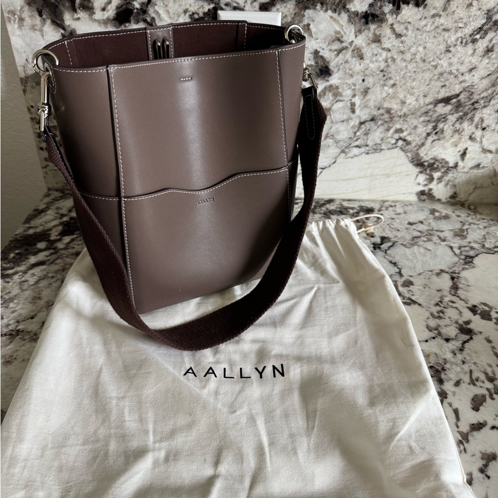 Aallyn Taupe-Brown Leather Shoulder Bucket Bag with Wide Strap